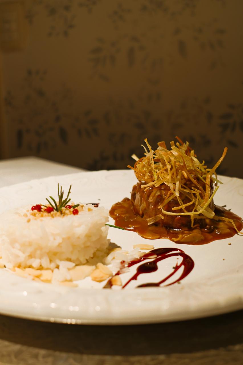 Prato principal — carne ao molho de cogumelos